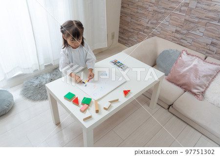 A child who draws A child who draws 97751302