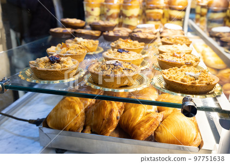 一家意大利糖果店的陳列室 一家意大利糖果店的陳列室 97751638