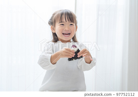 Children who eat rice balls Children who eat rice balls 97752112