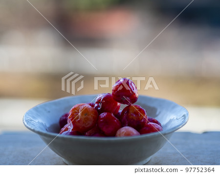 Delicious and vitamin-rich acerola fruit Delicious and vitamin-rich acerola fruit 97752364