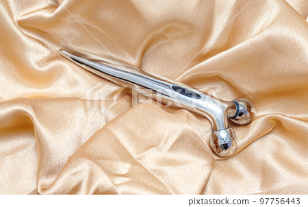 Silver metal ball roller for face massage 97756443