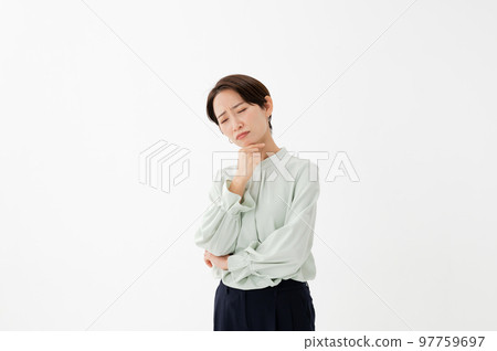 Troubling women 97759697