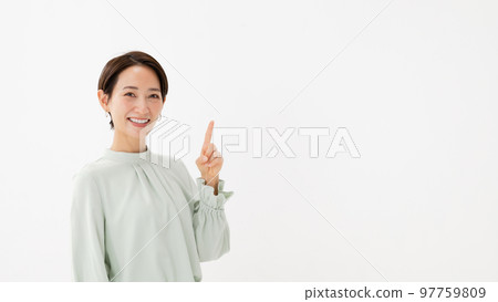 Business woman pointing 97759809
