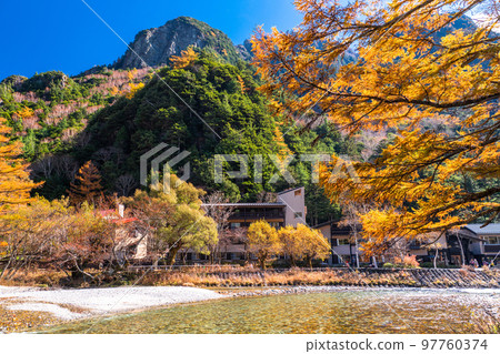 《Nagano Prefecture》 Autumn Kamikochi, the peak of autumn colors 97760374