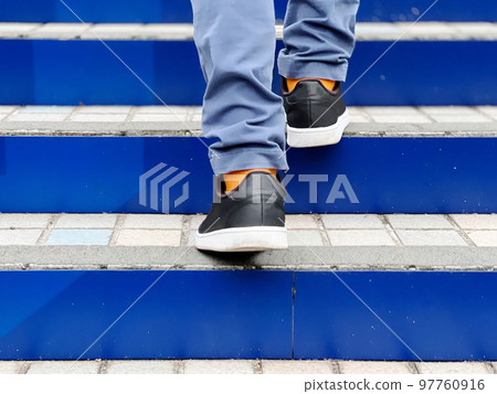 feet on stairs 97760916