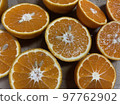 成熟的橘子片 97762902