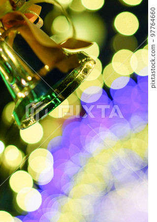 鈴鐺和照明的散景 97764660