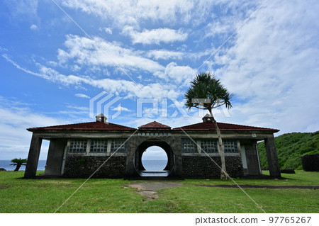 Dunne Beach Public Toilet 97765267