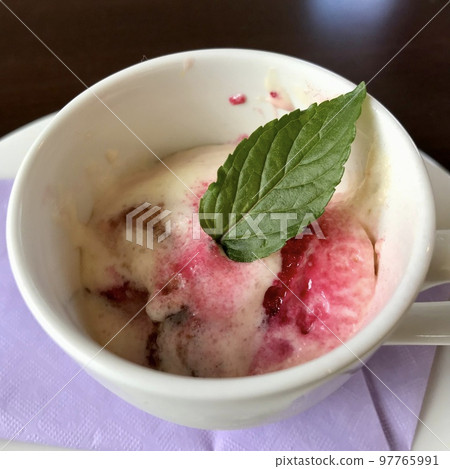 berry tiramisu berry tiramisu 97765991