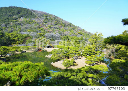 Ritsurin Garden, which is beautiful even in winter (special scenic spot in Takamatsu City, Kagawa Prefecture) Michelin ★★★ 97767103