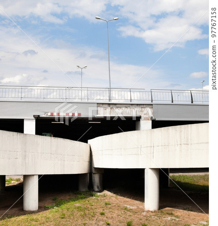 The ramp of the grade-separated road junction. The ramp of the grade-separated road junction. 97767158