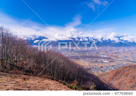[Sea of clouds material] Matsumotodaira sea of clouds seen from Mt. Nagamine in winter [Nagano Prefecture] 97769660