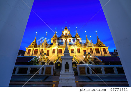 Loha Prasat Wat Ratchanatda 97771511