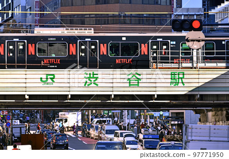 Tokyo cityscape in Japan More than 180,000 nationwide. Over 20,000 people in Tokyo since August 25th. BQ.1.1 infection explosion = 20th, Shibuya Tokyo cityscape in Japan More than 180,000 nationwide. Over 20,000 people in Tokyo since August 25th. BQ.1.1 infection explosion = 20th, Shibuya 97771950