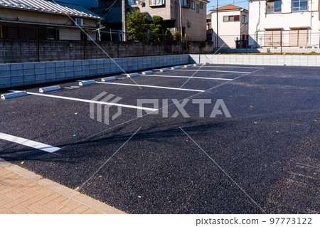 建設中的新停車場 97773122