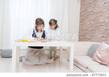 A child who draws A child who draws 97773655
