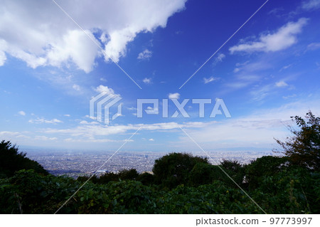Southern Osaka seen from Jusotouge in an autumn morning 97773997