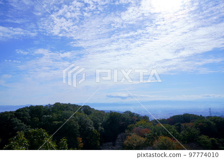 清晨，從敲鍾展望台到奈良盆地和葛城山 97774010