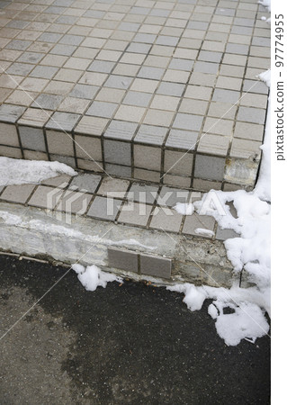 房屋裝修前診斷(進戶瓷磚起皮) 房屋裝修前診斷(進戶瓷磚起皮) 97774955