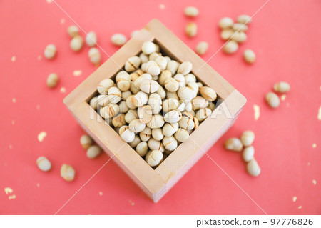 Setsubun bean-throwing image Setsubun bean-throwing image 97776826