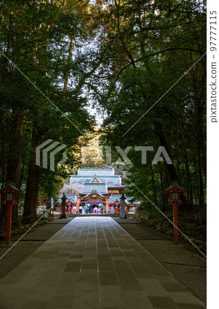 從霧島神社的入口看本社 97777115