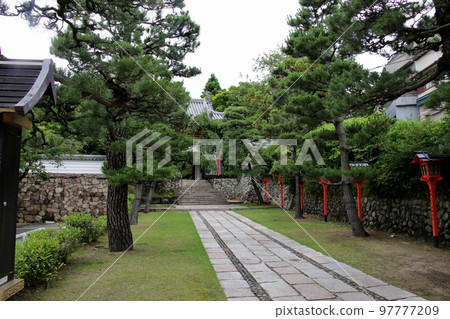 Sonbachi Yakujin Shakain Temple in Ikeda City, Osaka Prefecture 97777209
