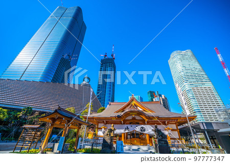 日本東京城市景觀、八幡神社(重建)和虎之門/麻布台項目的摩天大樓 日本東京城市景觀、八幡神社(重建)和虎之門/麻布台項目的摩天大樓 97777347
