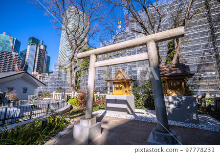 The cityscape of Tokyo, Japan: the precincts of Hachiman Shrine (Hitomaro Shrine, Inari Shrine). The Toranomon-Azabudai project is underway in the surrounding area The cityscape of Tokyo, Japan: the precincts of Hachiman Shrine (Hitomaro Shrine, Inari Shrine). The Toranomon-Azabudai project is underway in the surrounding area 97778231