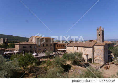 Building and landmark of Monteriggioni in Tuscany 97778256