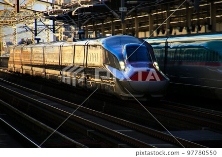 At Nasushiobara Station on the Akita Shinkansen E6 series "Komachi" connecting Akita and Tokyo At Nasushiobara Station on the Akita Shinkansen E6 series "Komachi" connecting Akita and Tokyo 97780550