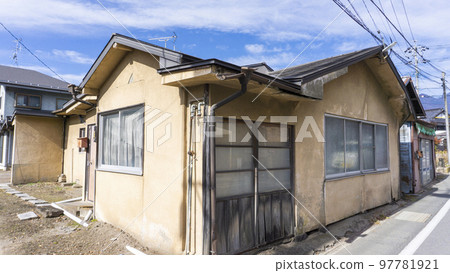 破舊的二手房 97781921