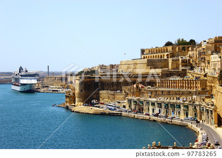 Popular as a language study abroad destination! Recommended sightseeing spots in Malta A small island nation full of charm floating in the Mediterranean Sea 97783265