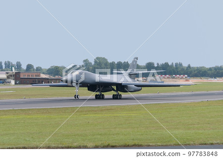 US Air Force B-1B Lancer supersonic bomber landing 97783848