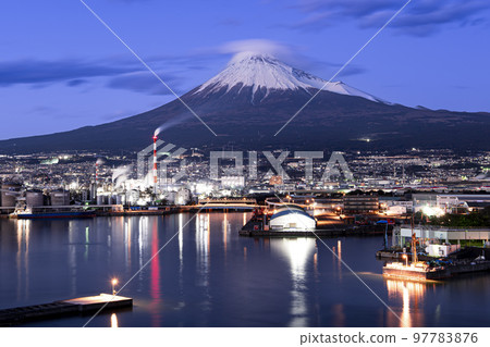 從 Tagonoura 看富士山夜景 97783876