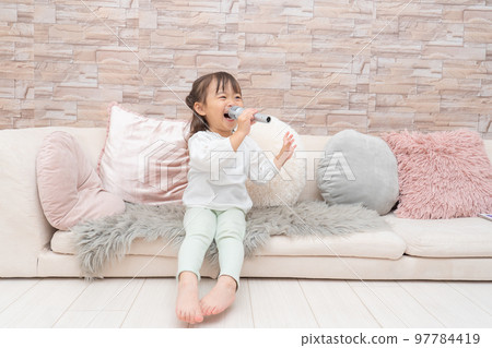 Singing girl 97784419