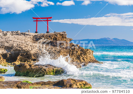 [Shizuoka Prefecture] The oldest Shirahama shrine in Izu, the red torii of Daimyojin rock 97784510