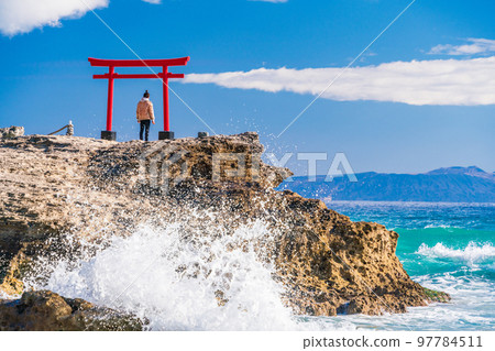 【靜岡縣】伊豆最古老的白濱神社，大明神岩的紅色鳥居 97784511