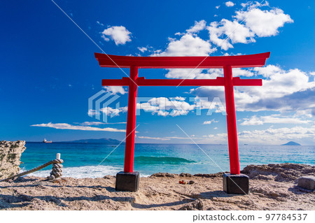【靜岡縣】伊豆最古老的白濱神社，大明神岩的紅色鳥居 97784537