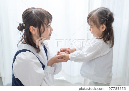 Family gathering 97785353