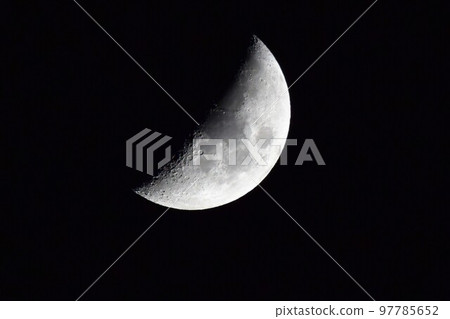 第一季度的月亮 第一季度的月亮 97785652