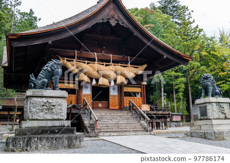 The style of an old shrine: Suwa Taisha Shimosha Akimiya The style of an old shrine: Suwa Taisha Shimosha Akimiya 97786174