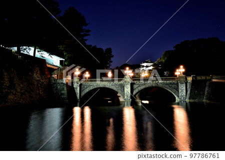 東京故宮夜視圖點燃雙重橋樑 97786761