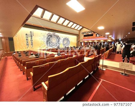 從歌舞伎座的一般座位看歌舞伎 97787107