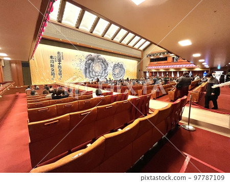 Kabuki seen from the general seats of the Kabukiza Kabuki seen from the general seats of the Kabukiza 97787109