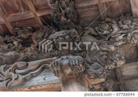 The style of an old shrine: Suwa Taisha Shimosha Harumiya The style of an old shrine: Suwa Taisha Shimosha Harumiya 97788044