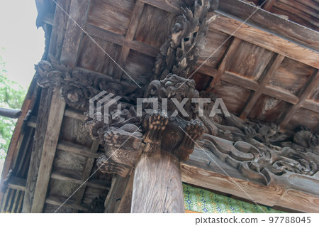 The style of an old shrine: Suwa Taisha Shimosha Harumiya The style of an old shrine: Suwa Taisha Shimosha Harumiya 97788045