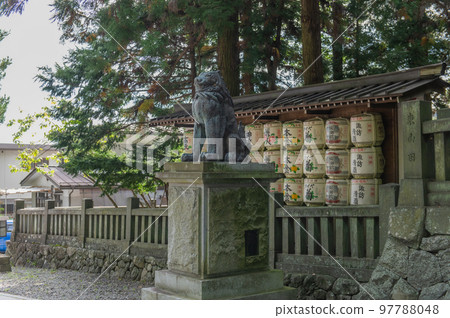 The style of an old shrine: Suwa Taisha Shimosha Harumiya The style of an old shrine: Suwa Taisha Shimosha Harumiya 97788048