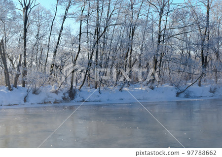 Lake Utonai and the air storm in the middle of winter Lake Utonai and the air storm in the middle of winter 97788662