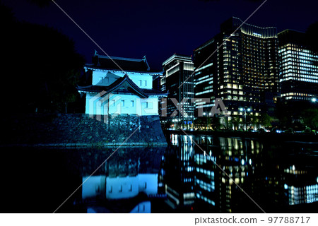 東京皇居的點燈夜景 東京皇居的點燈夜景 97788717