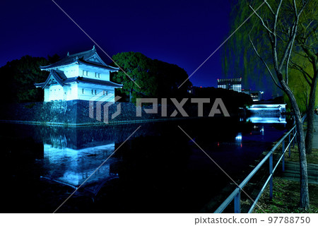 東京皇居的點燈夜景 東京皇居的點燈夜景 97788750